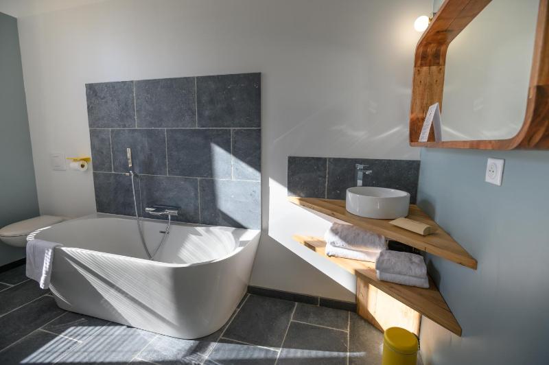 Double Room image 3