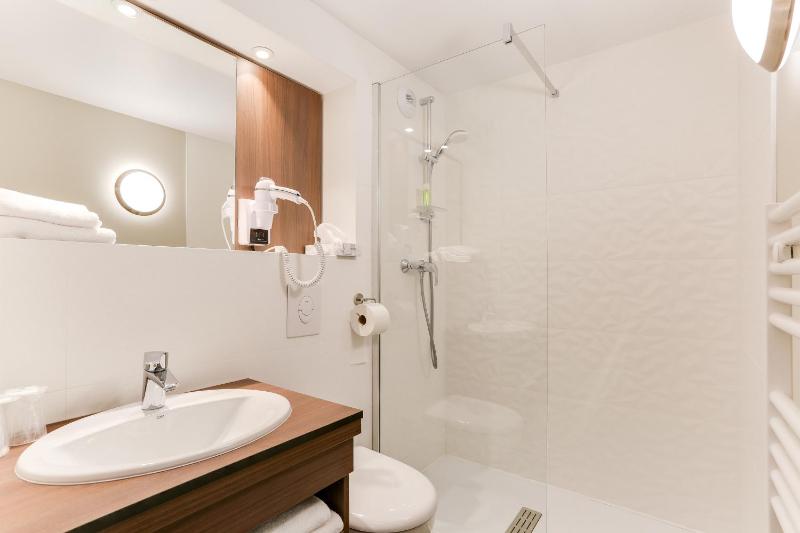 Brit Hotel Caen Nord - Mémorial - image 25