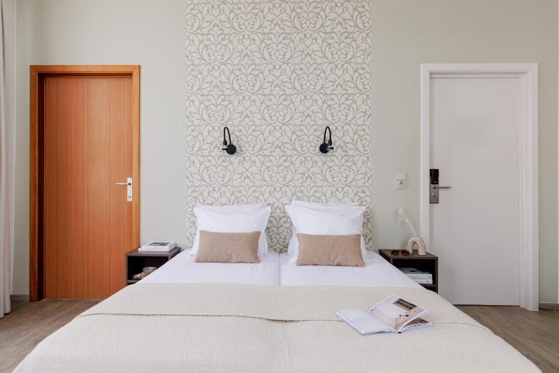 Twin Room image 2