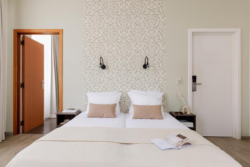 Twin Room image 3