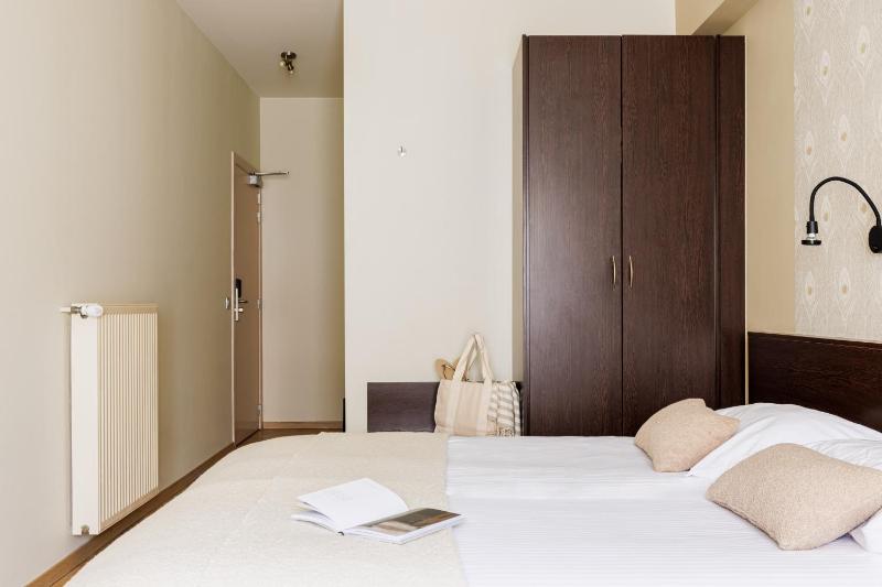 Superior King Room image 4