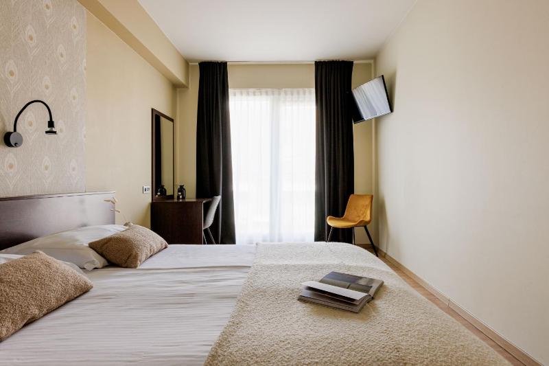 Superior King Room image 1