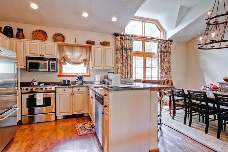 Meadows Townhome M2 by East West Hospitality - image 22