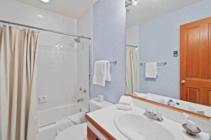 Meadows Townhome M3 by East West Hospitality - image 11