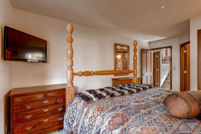 Meadows Townhome N5 by East West Hospitality - image 11