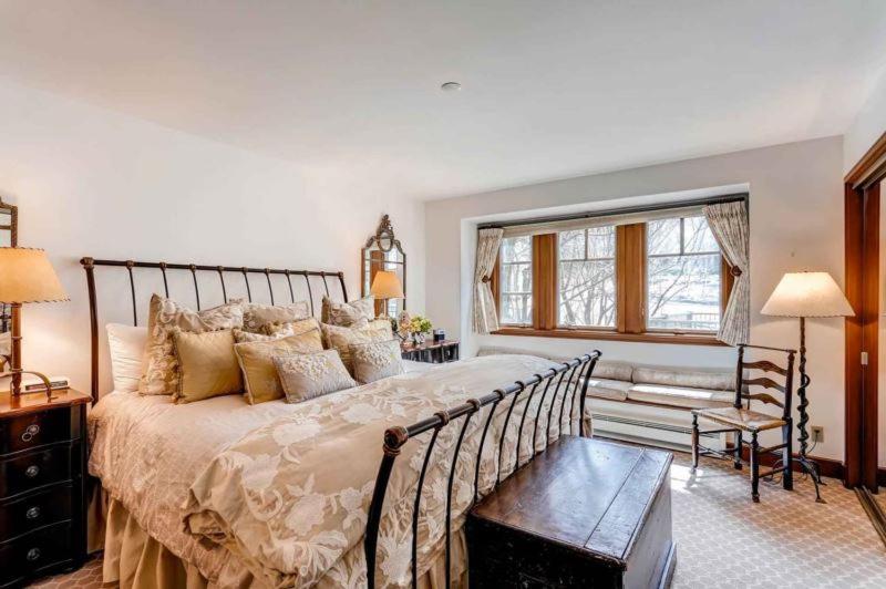 Meadows Townhome P2 by East West Hospitality - image 10