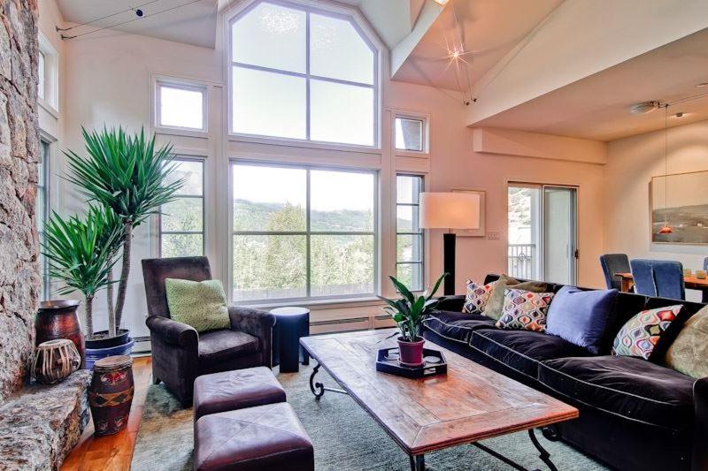 Meadows Townhome R4 by East West Hospitality - image 1