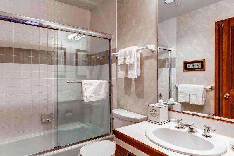 Meadows Townhome P2 by East West Hospitality - image 29