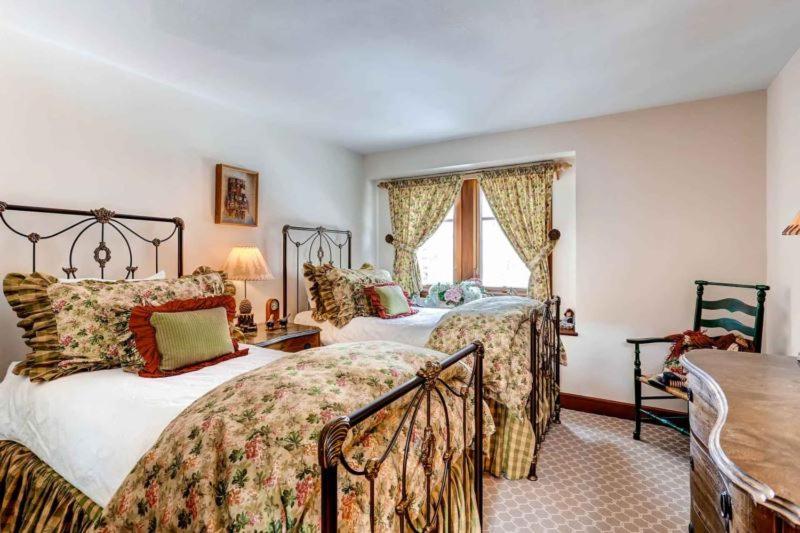 Meadows Townhome P2 by East West Hospitality - image 12