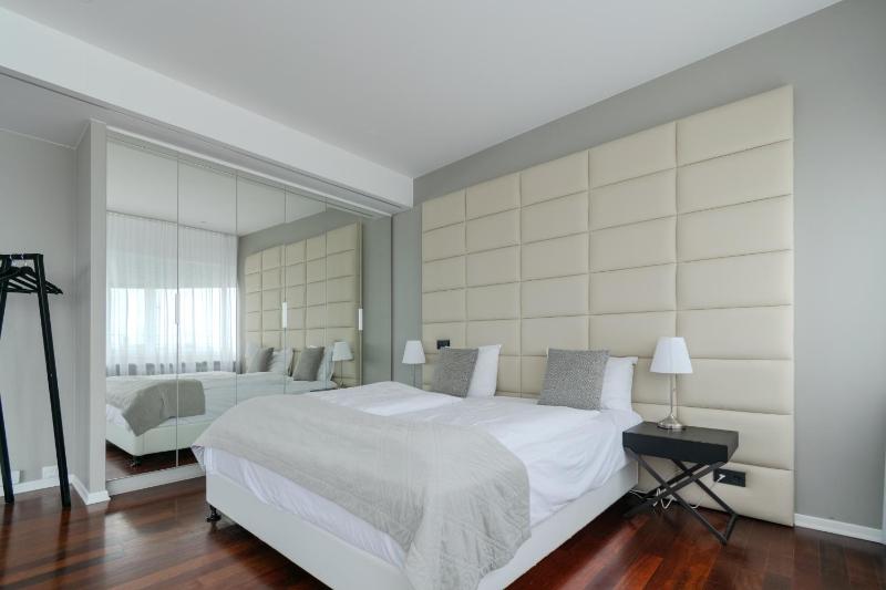 King Suite with Balcony image 1