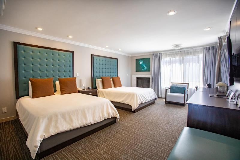 Queen Room with Two Queen Beds and Fireplace image 1