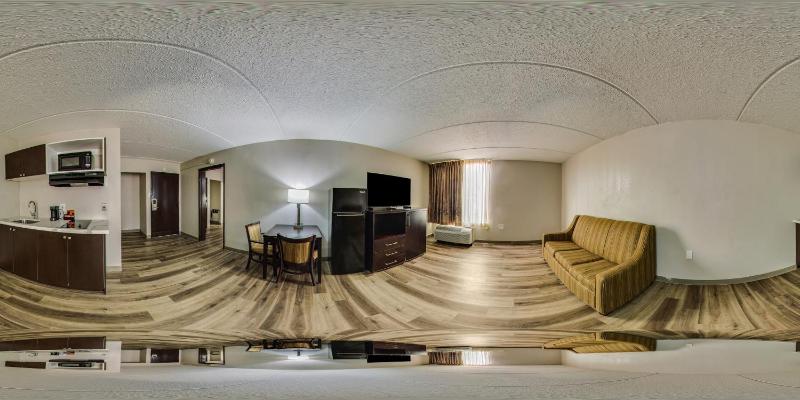 Queen Suite with Two Queen Beds and Sofa Bed - Non Smoking image 2