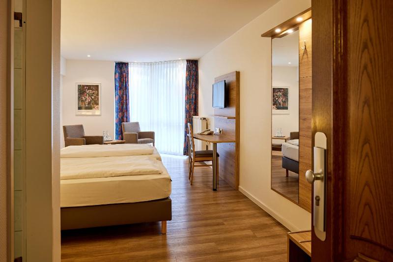 Double Room image 4