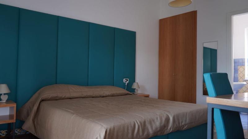 Double Room with Balcony and Sea View image 3