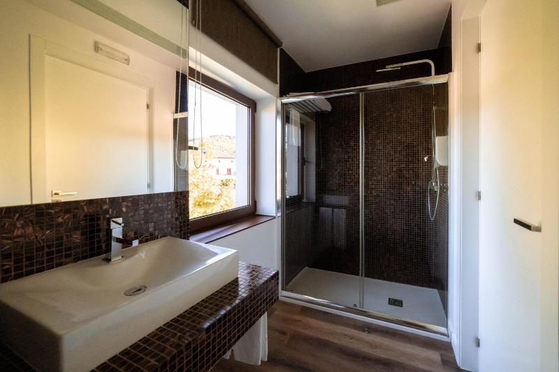 Double Room with Mountain View image 3
