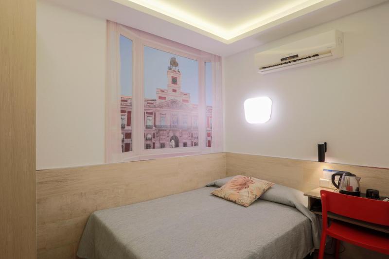 Budget Single Room image 3