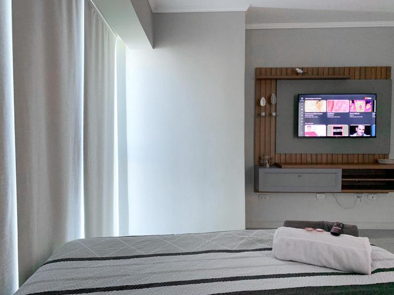 Depa de lujo con piscina y jacuzzi - image 9