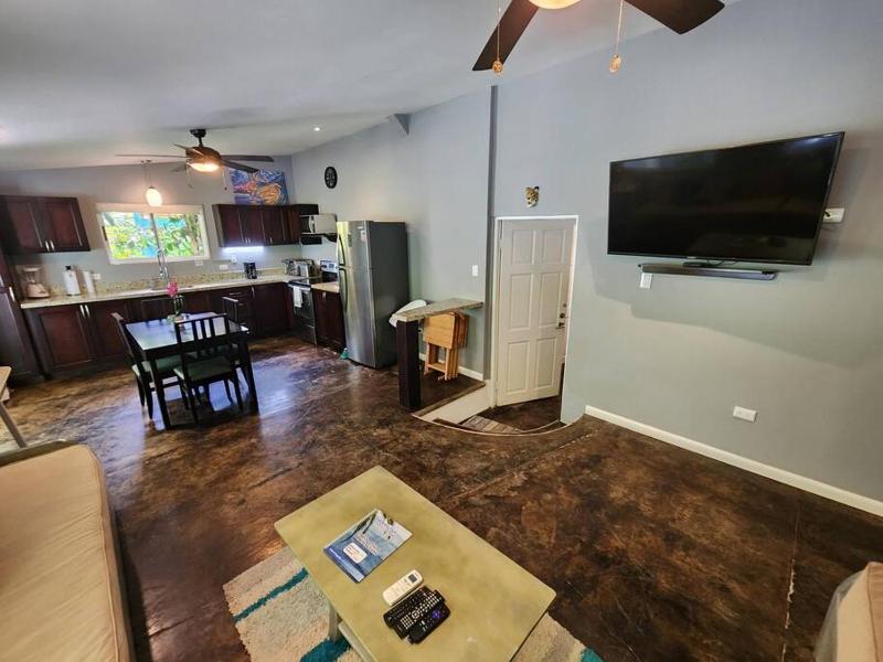 #17A Hermosa Beach Bungalow 1st floor 1 bedroom Apt - image 13