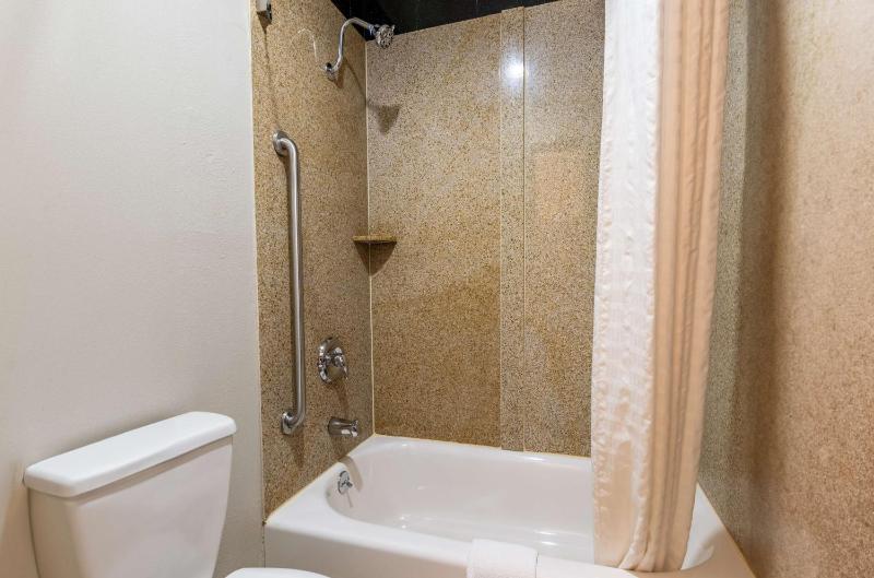 King Room - Non-Smoking image 2