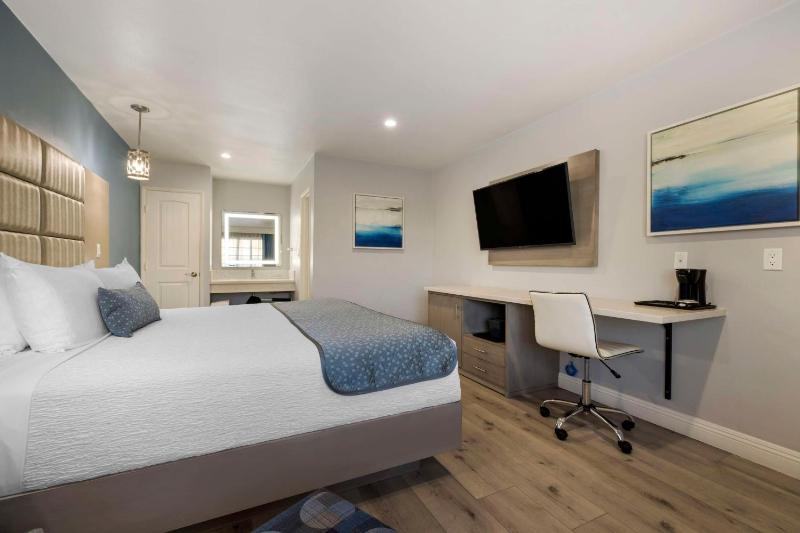 King Room - Non-Smoking image 3
