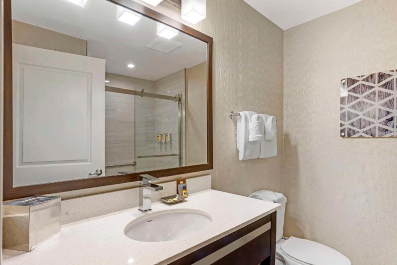 King Room image 3