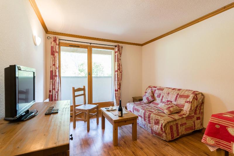 One-Bedroom Apartment image 2