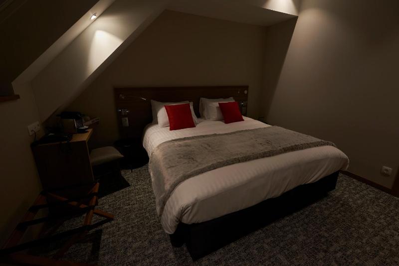 Double or Twin Room image 4