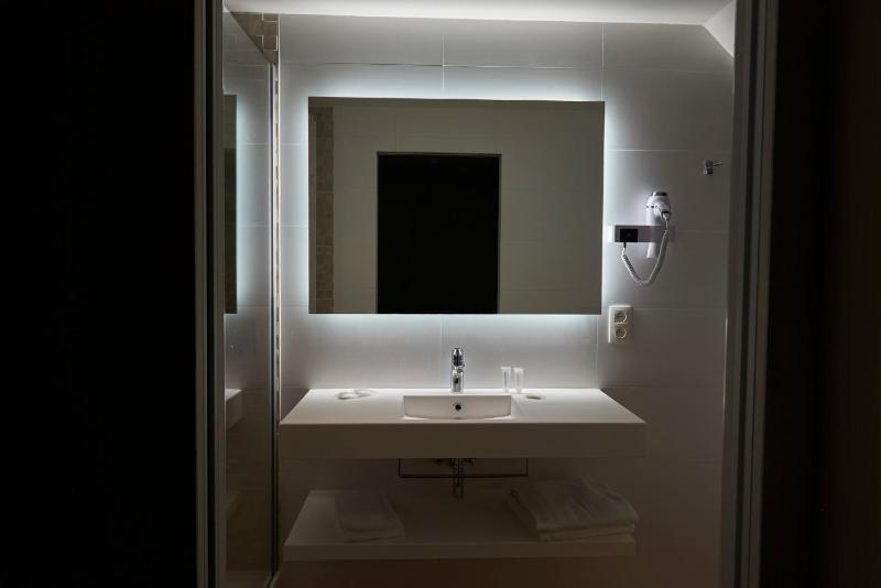 Double Room image 3