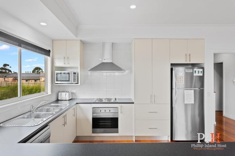 Spacious 4-Bd in Cowes sleeps 8 - image 11