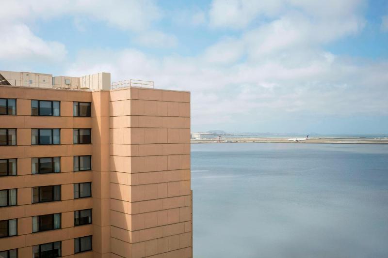 Guest Room King with Bay View image 2