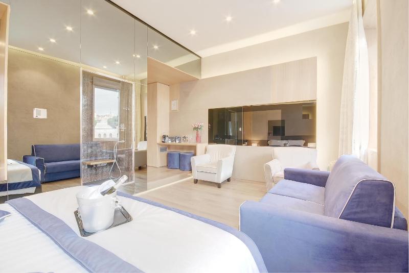 Suite with City View image 3