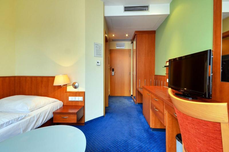 Single Room image 2