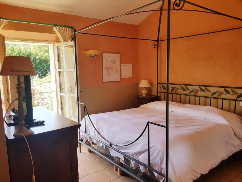 Double Room with Garden View image 1