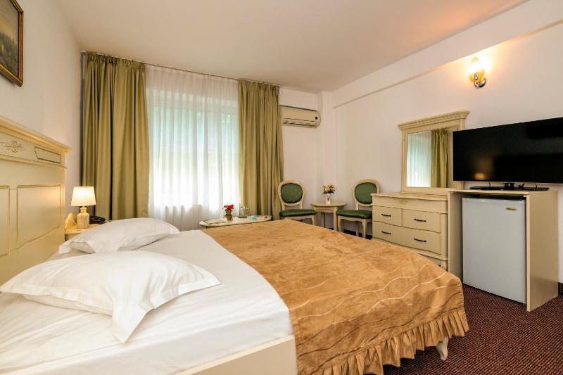 Double Room image 4