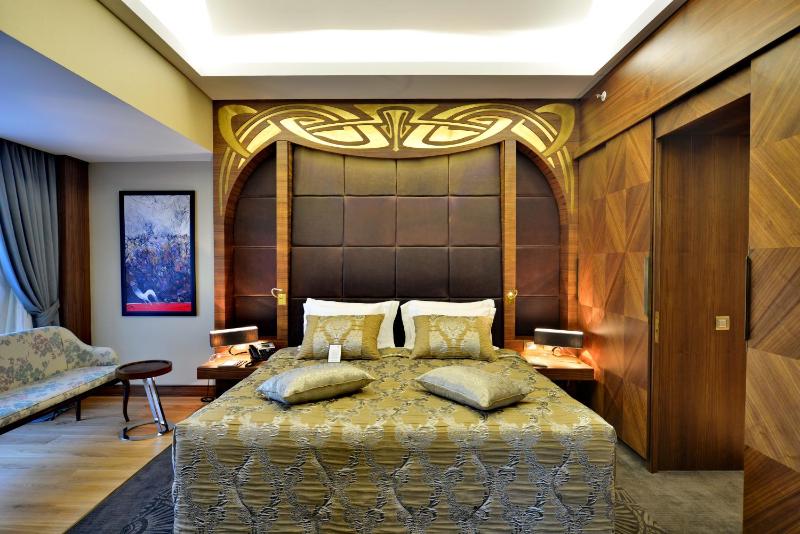 Penthouse Suite image 1