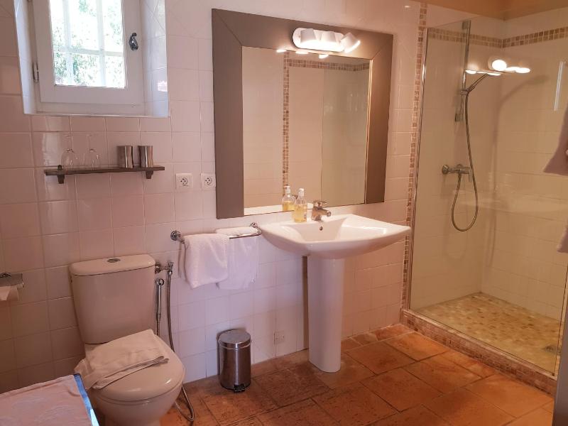 Double Room with Garden View image 4