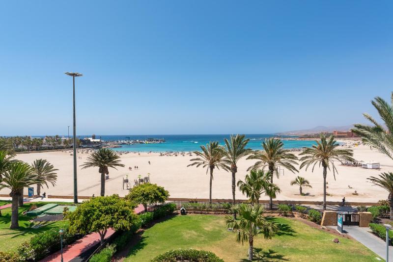 Deluxe Room with Sea View image 4