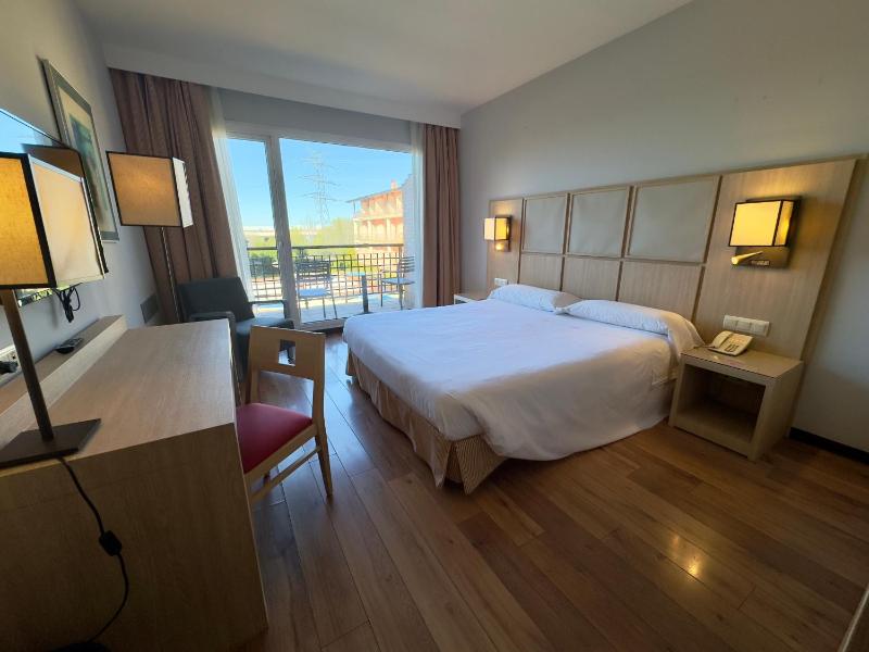 Single Room with Balcony image 4