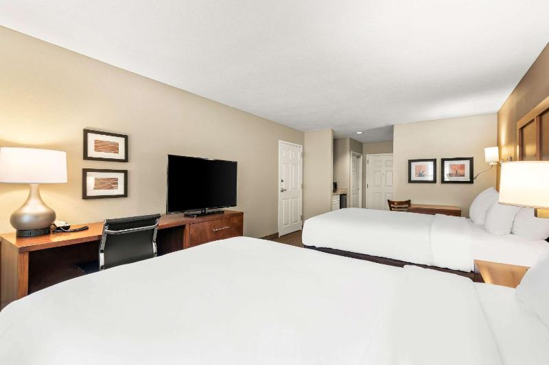 Standard Double Room with Two Double Beds - Non-Smoking image 4
