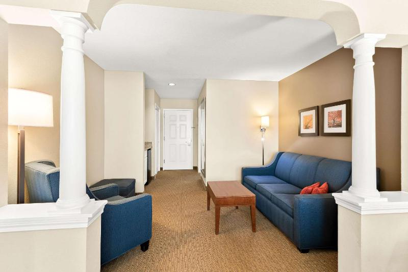 King Suite - Non-Smoking image 4