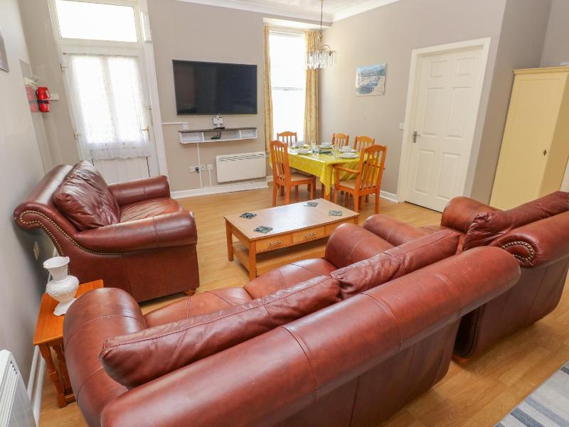 Hilton Snug - image 17