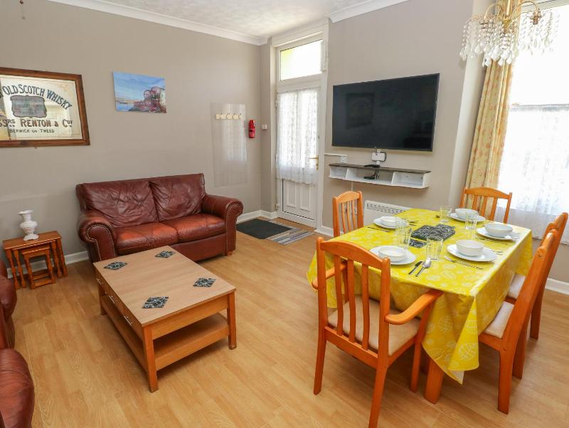 Hilton Snug - image 8