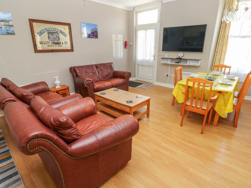 Hilton Snug - image 16