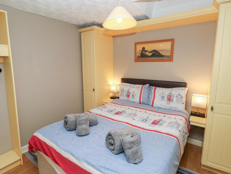 Hilton Snug - image 12