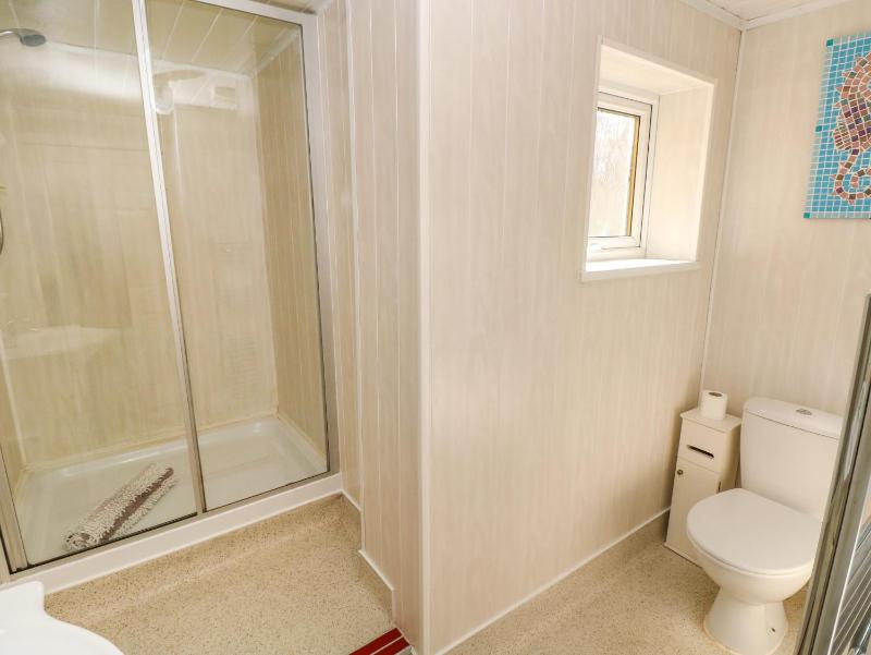 Hilton Snug - image 6