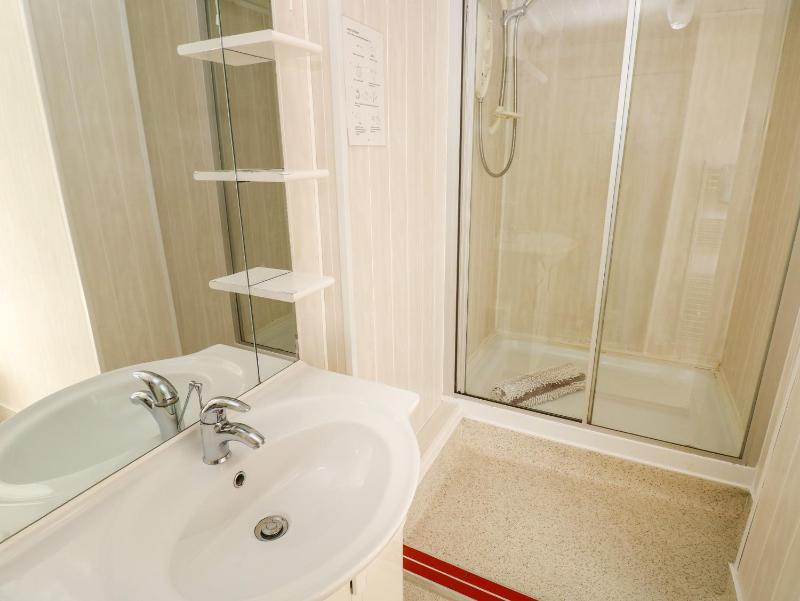 Hilton Snug - image 18