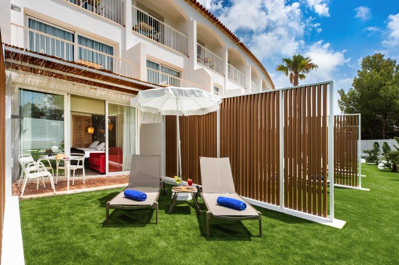 Superior Twin Room image 1