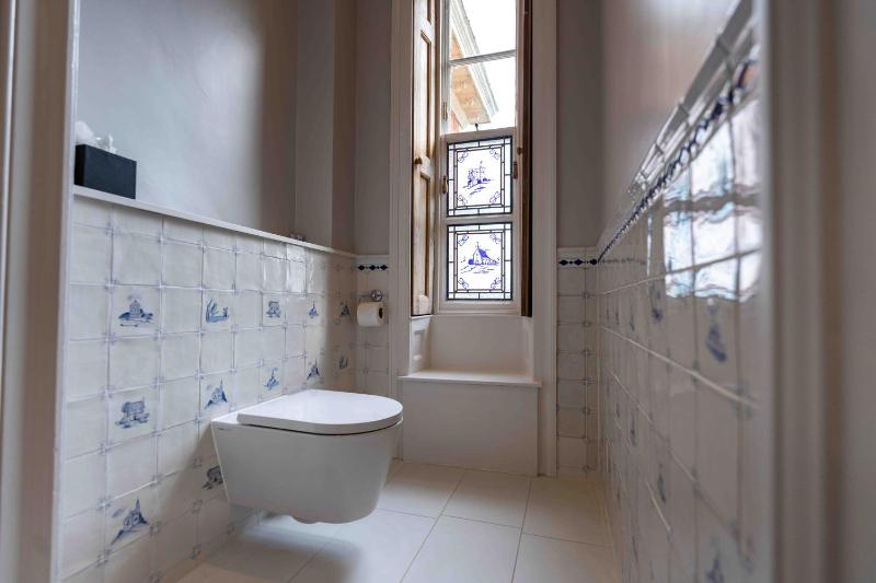 Delft image 2
