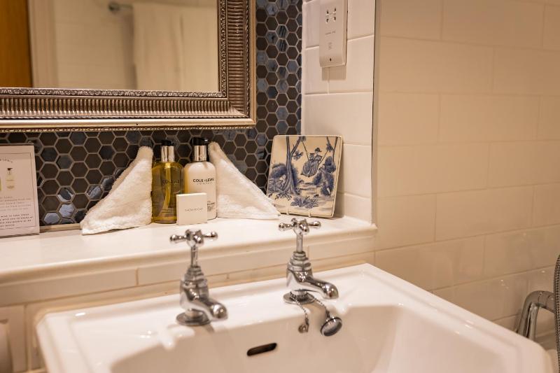 Superior Double Room image 3