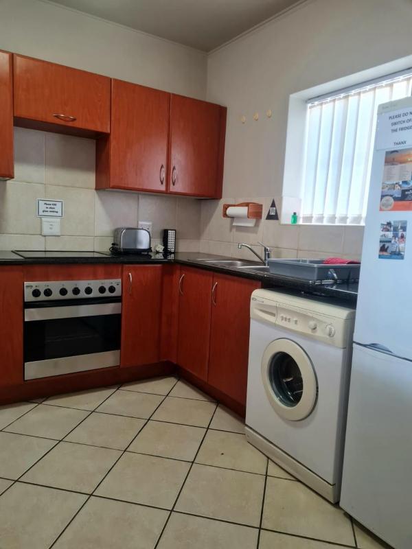 Point Village Accommodation - Estoril 26 - image 2